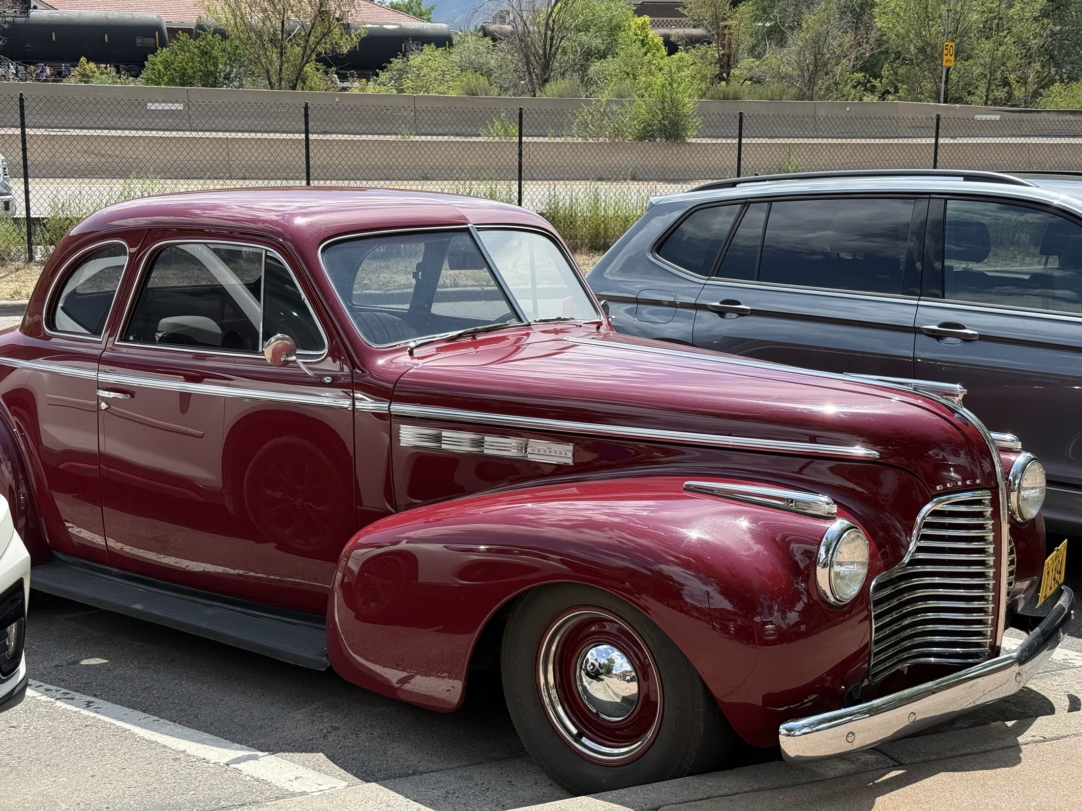 停车场里的 1940 别克 Special